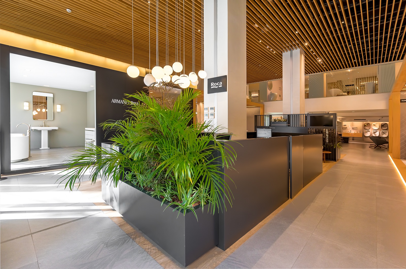 <p>Roca inauguró en junio de 2006 su propio showroom en Casablanca. Atención personalizada en un ambiente de confort y relax.</p>4