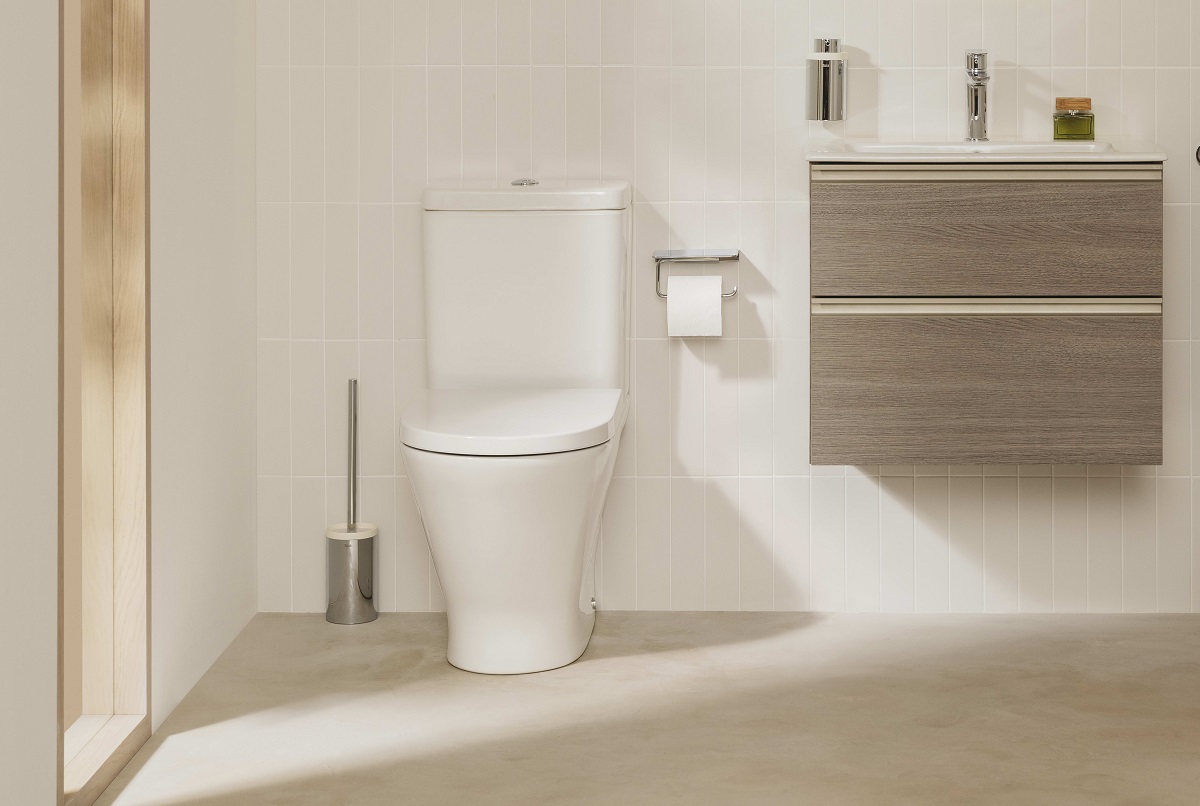 Baño con inodoro Roca